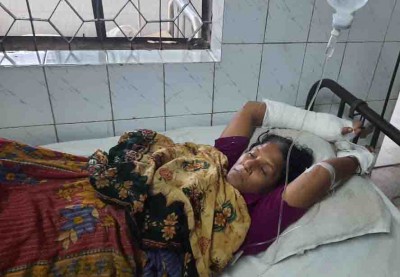 সাবেক স্বামীর মারধরে হাসপাতালে গৃহবধু সাবেক স্বামীর মারধরে হাসপাতালে গৃহবধু